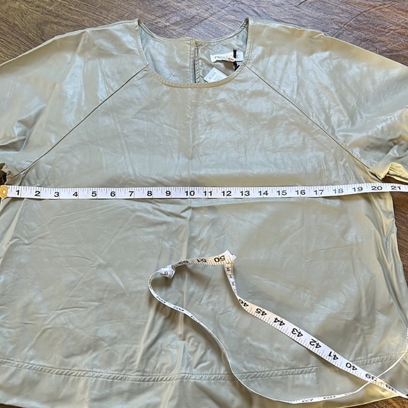 NWT Prologue Light Sage Green Short Sleeve Top Faux Leather Size M - Picture 14 of 15